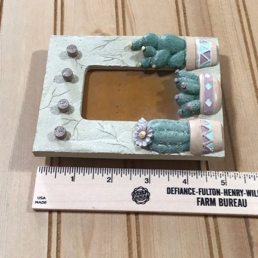 Green and Cream Cactus Accents‎ Picture Frame